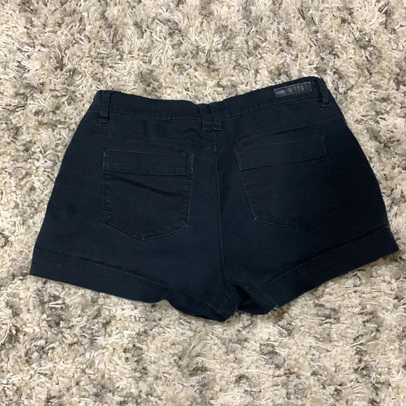 L.e.I. Tatum High Rise Black Jean Shorts - Picture 4 of 6